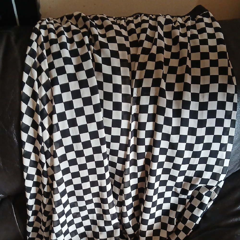 LuLaRoe Cool Checkered Skirt (Size Medium)